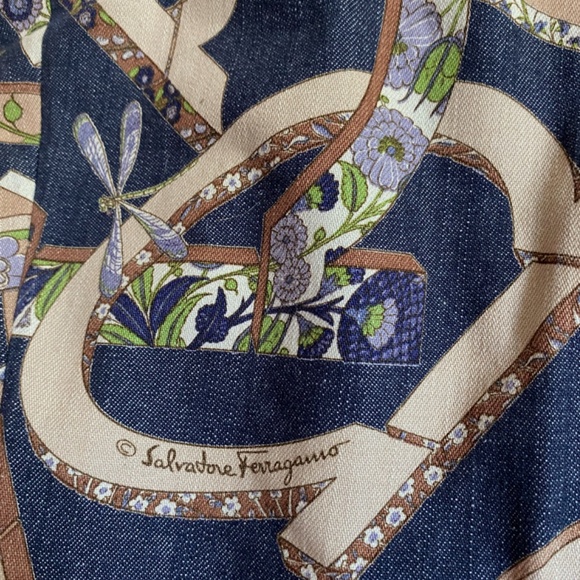 Custom-made capris using Ferragamo fabric - Picture 4 of 5